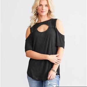 NWOT Betti Cold Shoulder Top by the Buckle